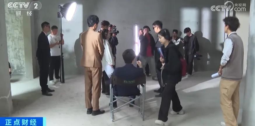 图片[2]-1天收入2000元起！有公司一个月拍10部，微短剧太火爆-免费短剧