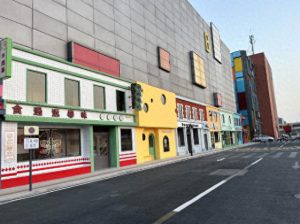 每天都有四个剧组在拍短剧杭州临平这个影视拍摄基地有何魅力？-免费短剧