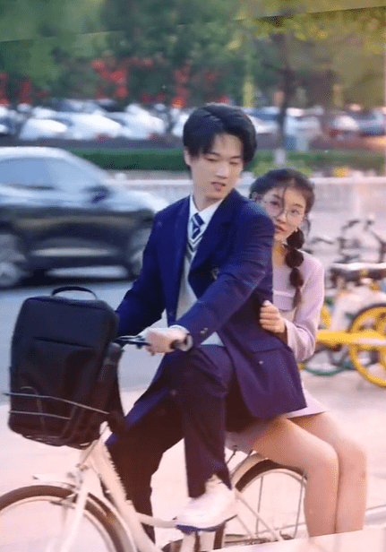 董丨小姐每天都过情人节(孙芊浔&姚锐)-免费短剧